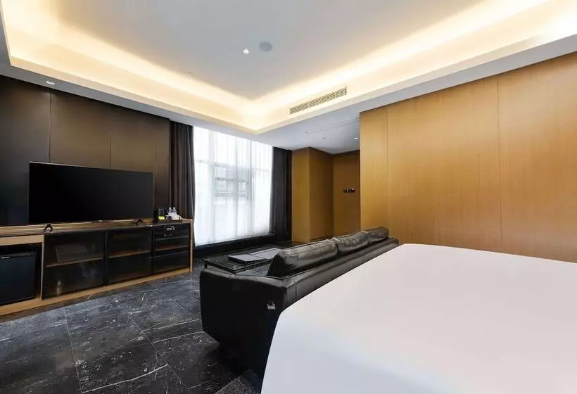 هتل Ramada By Wyndham Wuhan Hankou