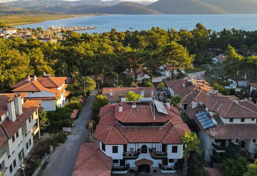 Liya Boutique Hotel & Suites