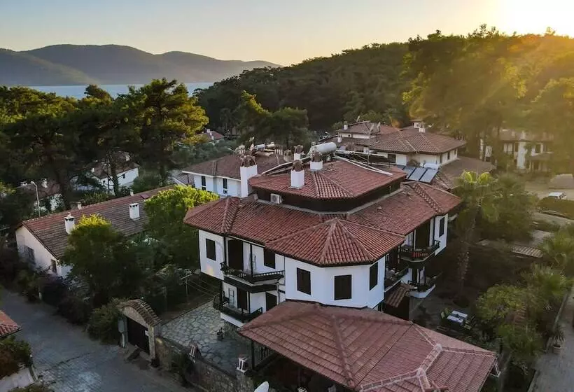 Liya Boutique Hotel & Suites