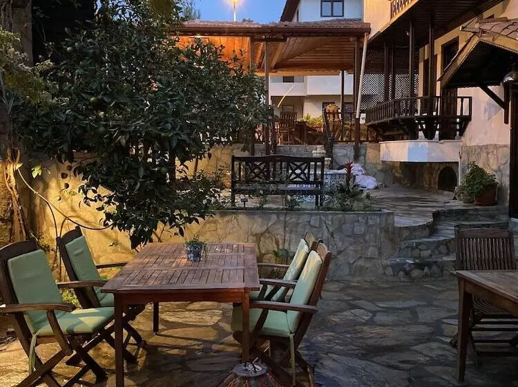 Liya Boutique Hotel & Suites