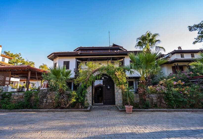 Liya Boutique Hotel & Suites