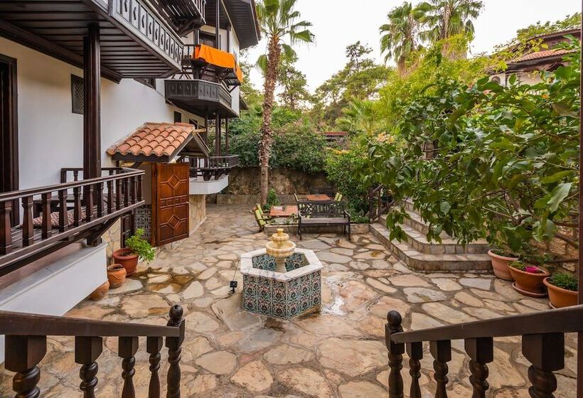 Liya Boutique Hotel & Suites