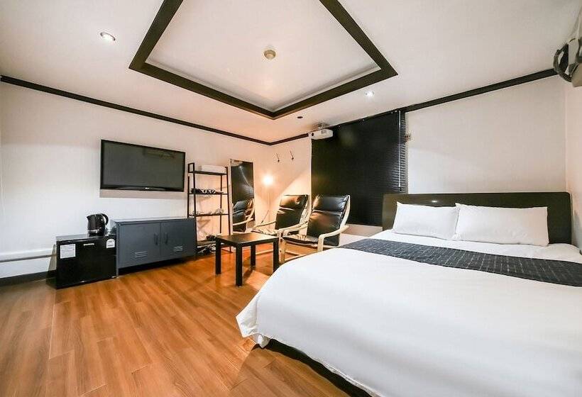 فندق على الطريق Changwon Masan Hapseongdong Hotel 4u