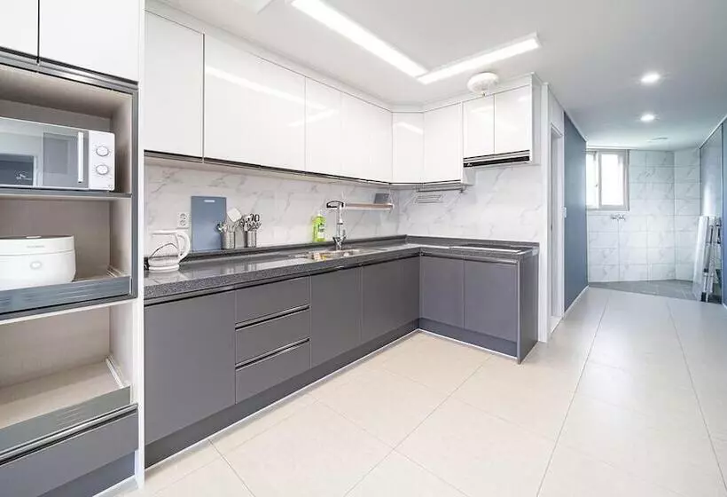 پانسیون Yeosu Lime Hostel