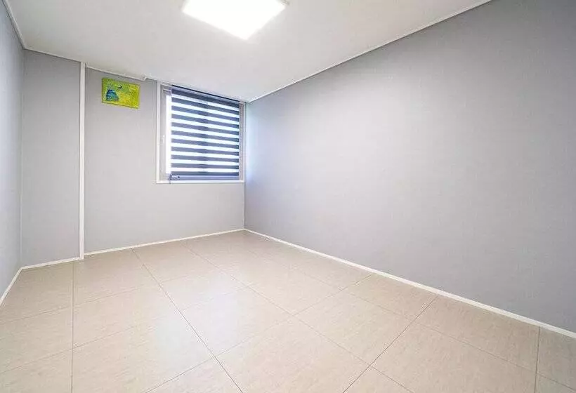 پانسیون Yeosu Lime Hostel