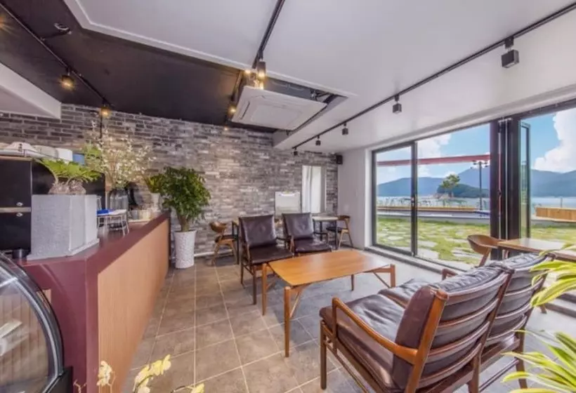 Geojedo Blue Hill Pension