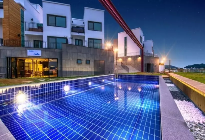 Geojedo Blue Hill Pension