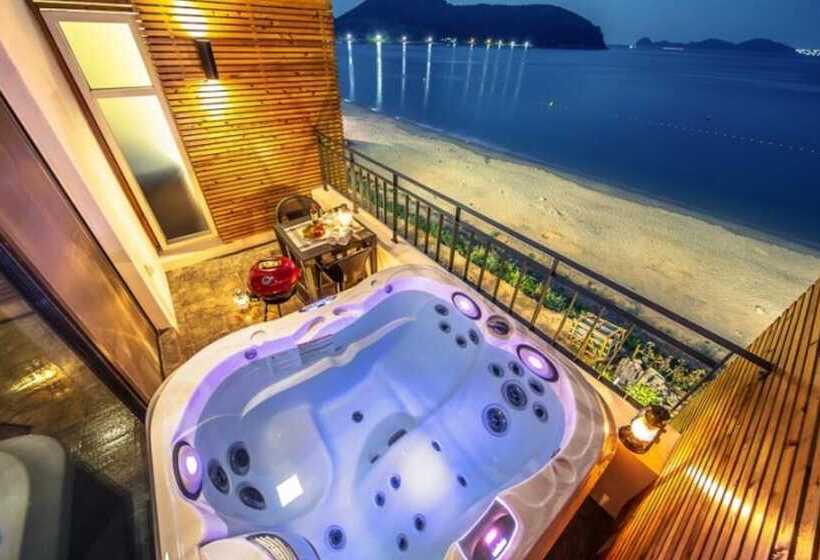 Geojedo Blue Hill Pension