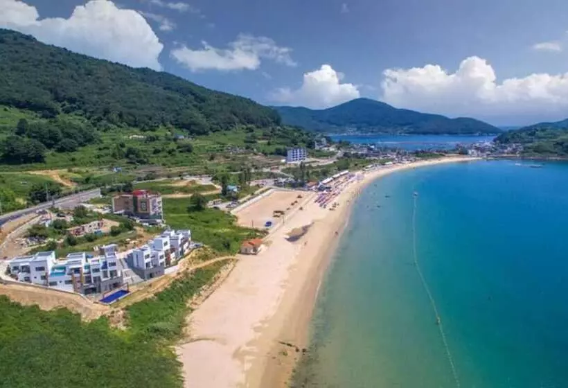 Geojedo Blue Hill Pension
