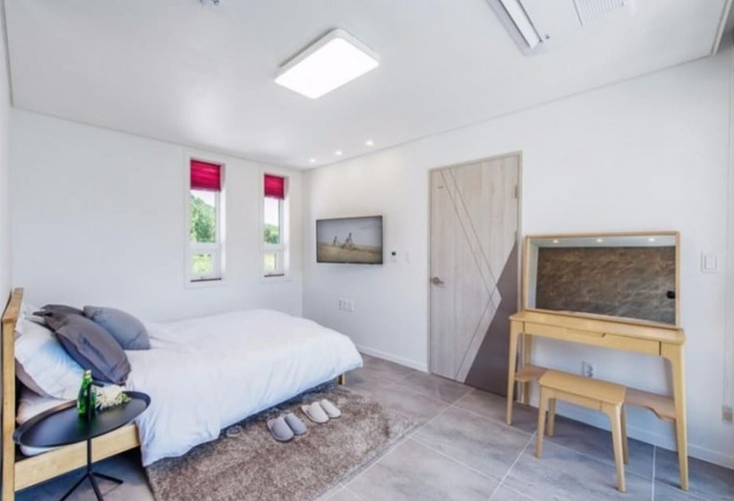 Geojedo Blue Hill Pension