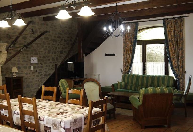 Отель Gîtes Au Château De Vernières