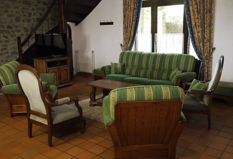 Отель Gîtes Au Château De Vernières