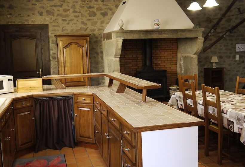 Отель Gîtes Au Château De Vernières