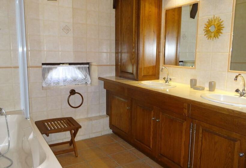 Отель Gîtes Au Château De Vernières