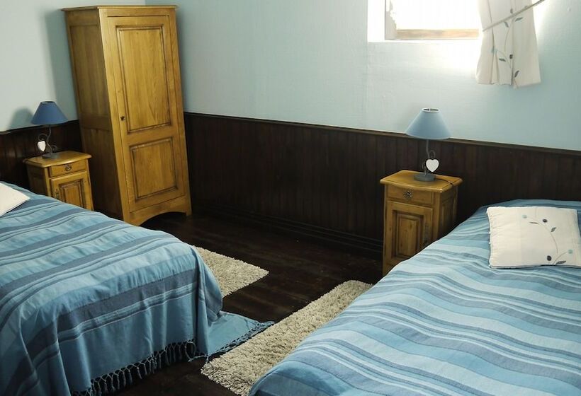 Отель Gîtes Au Château De Vernières