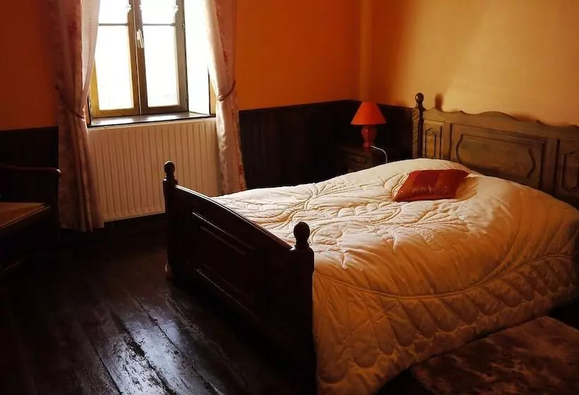 Hotelli Gîtes Au Château De Vernières