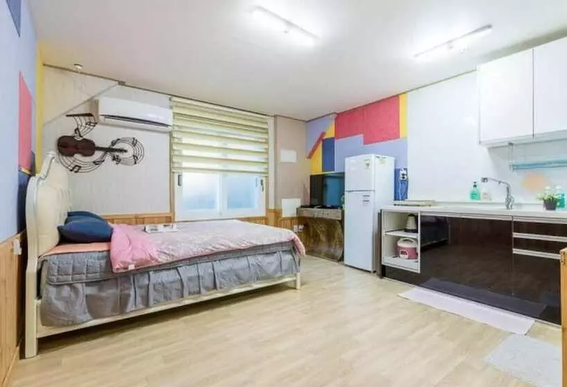 Paju Sandle Pension
