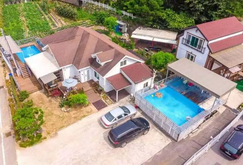 Paju Sandle Pension