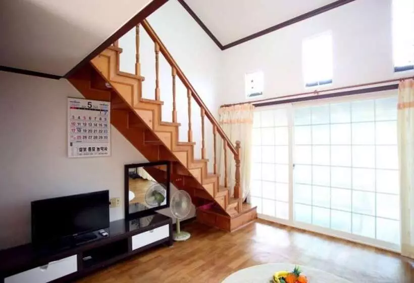 Taean Seogyanguichueok Pension