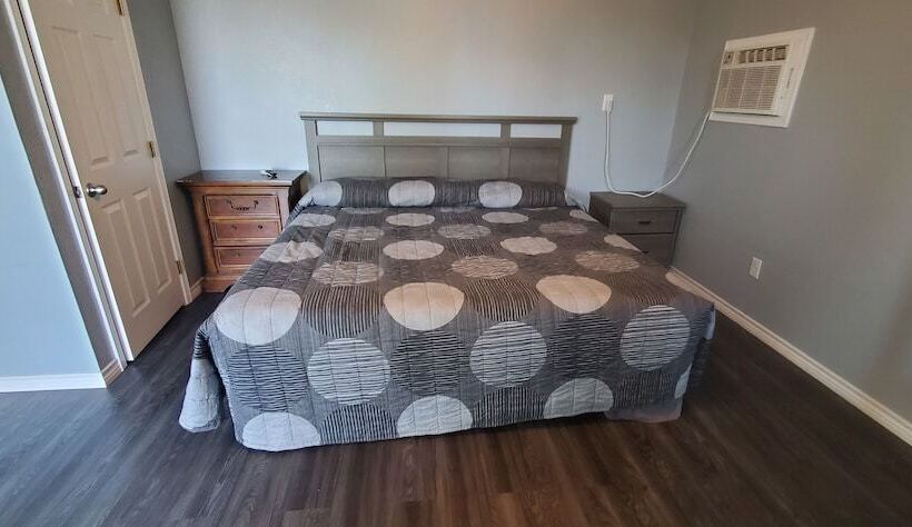 Town & Country Motel