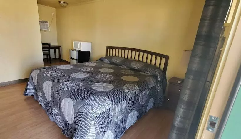 Town & Country Motel