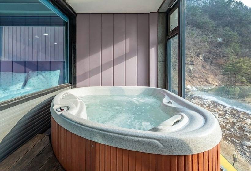 Gapyeong Poin Poolvilla Pension