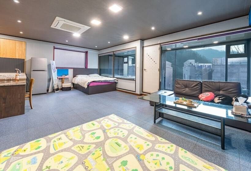 Gapyeong Poin Poolvilla Pension