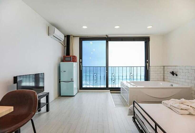 Goseong Badae Banhada Pension