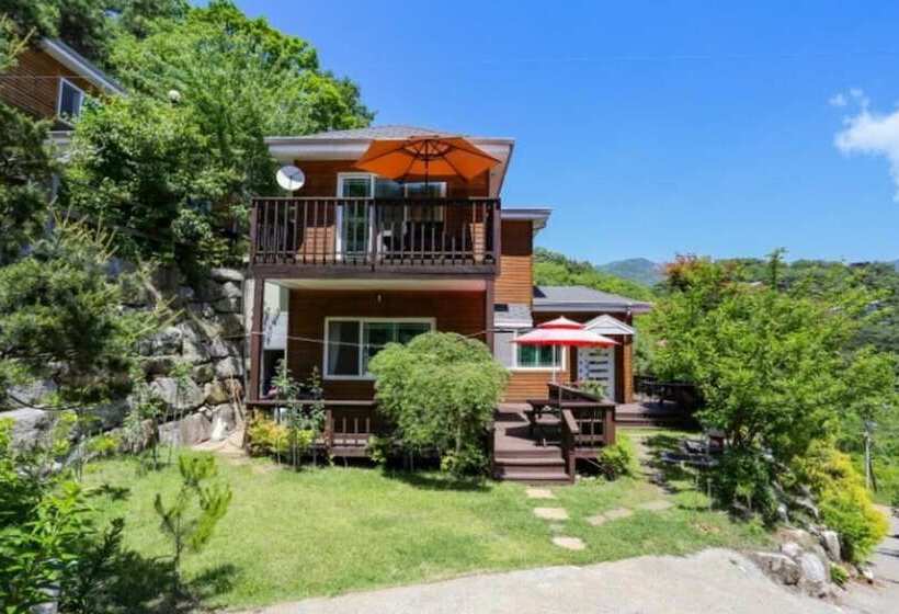 Jecheon Haereul Pumeun Dal Pension