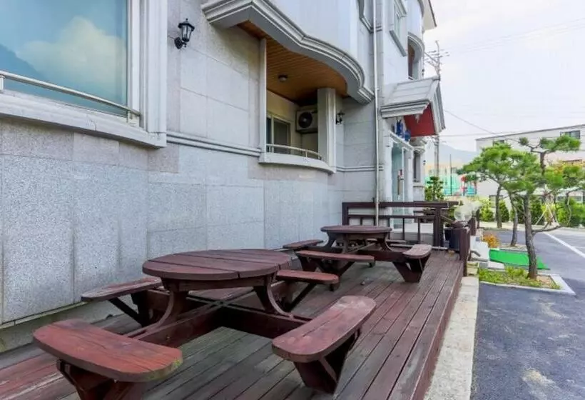 Muju Rainbow Pension