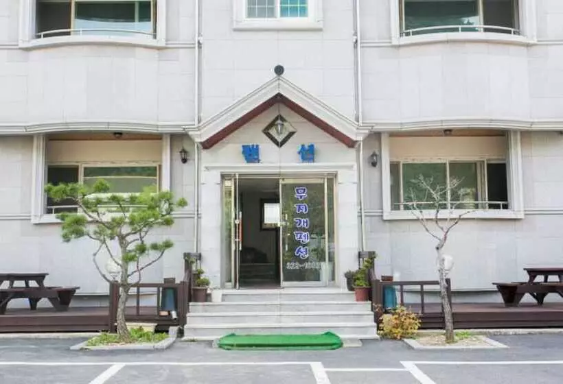 Muju Rainbow Pension