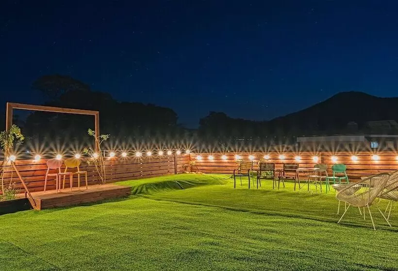 Namhae Dangdangi Dog Pension Blue