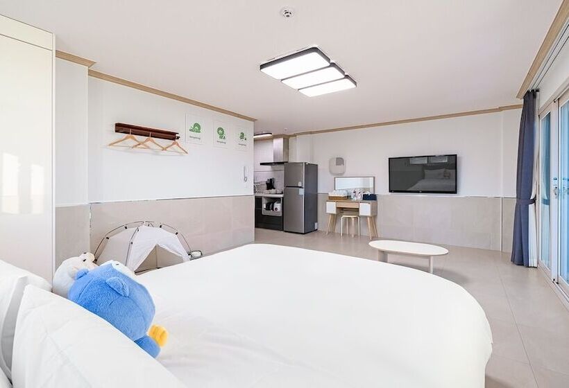 Namhae Dangdangi Dog Pension Blue