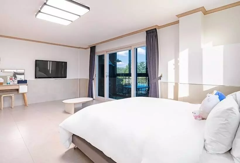 Namhae Dangdangi Dog Pension Blue