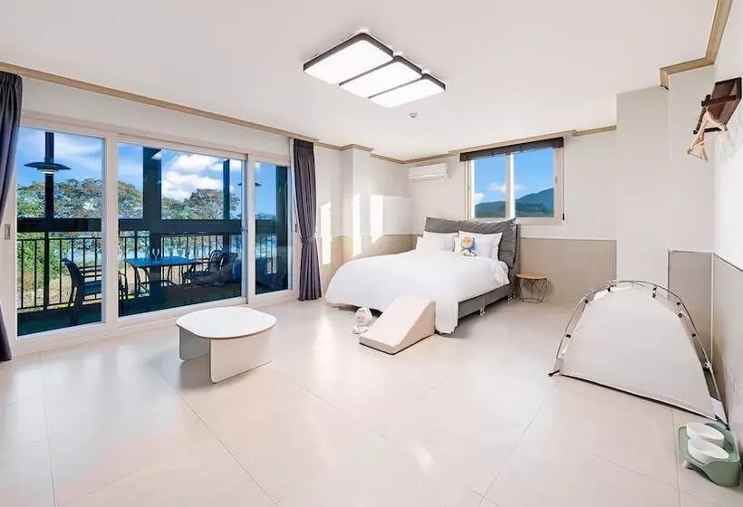 Namhae Dangdangi Dog Pension Blue