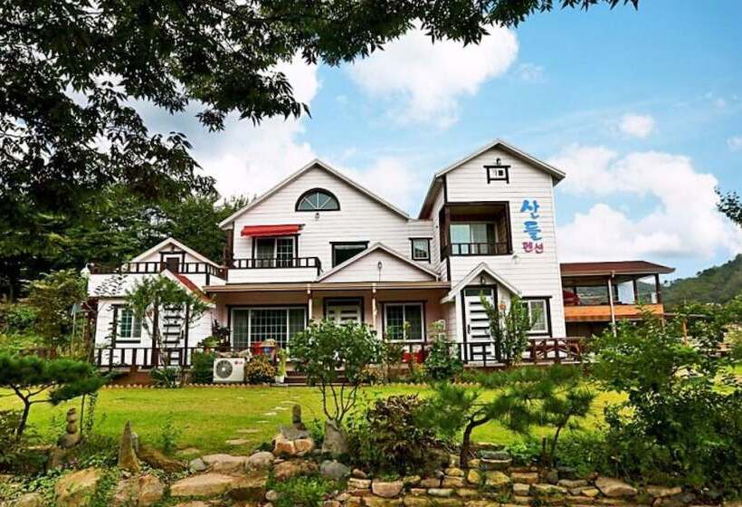 Pensionat Cheongdo Mountains Bed And Breakfast