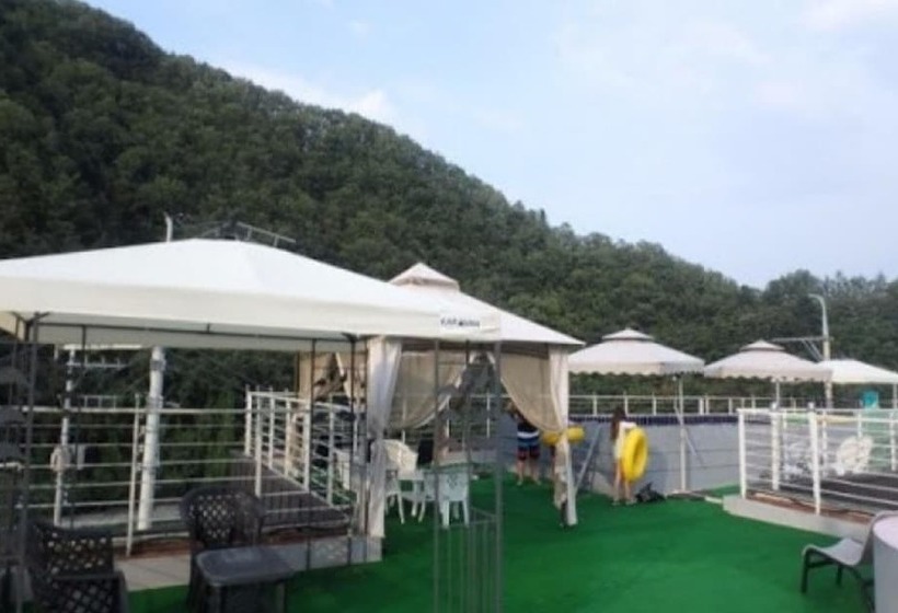 Pensió Gapyeong Caecilia Pool Villa