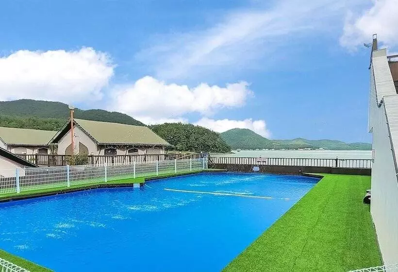 Majatalo Goseong Bluewhale Glamping