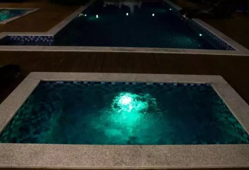 ペンション Sancheong Pongdang Pool Villa