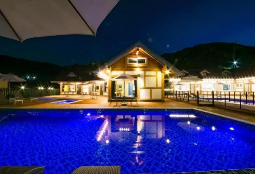 ペンション Sancheong Pongdang Pool Villa