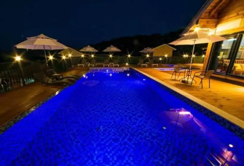 ペンション Sancheong Pongdang Pool Villa