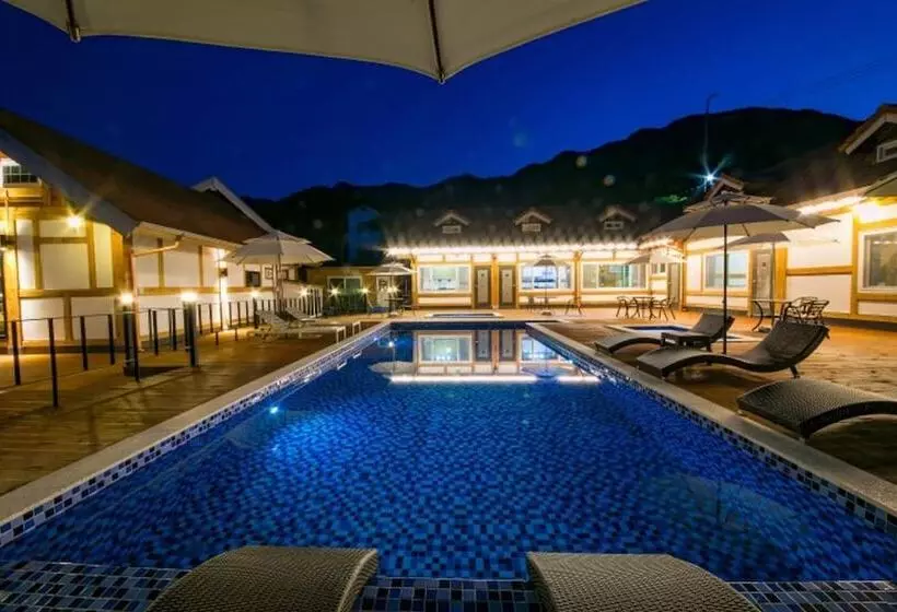 ペンション Sancheong Pongdang Pool Villa