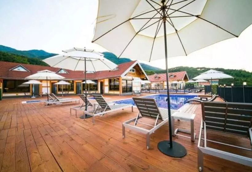 ペンション Sancheong Pongdang Pool Villa