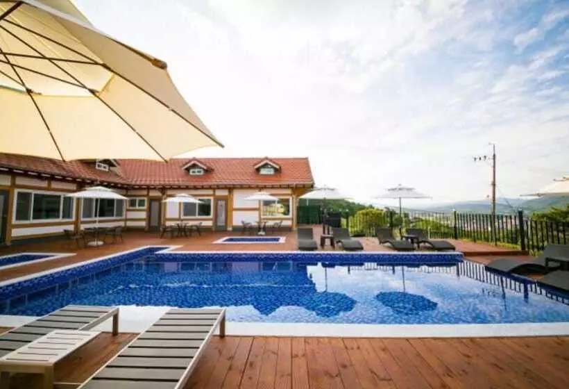 ペンション Sancheong Pongdang Pool Villa
