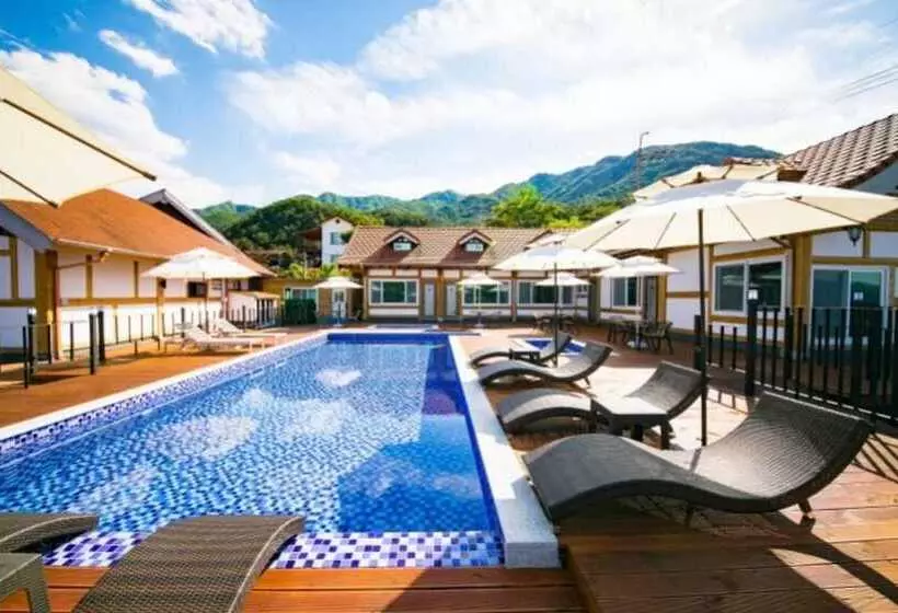 ペンション Sancheong Pongdang Pool Villa
