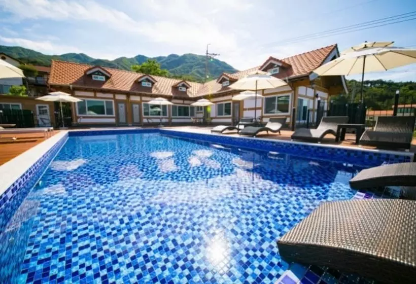 ペンション Sancheong Pongdang Pool Villa