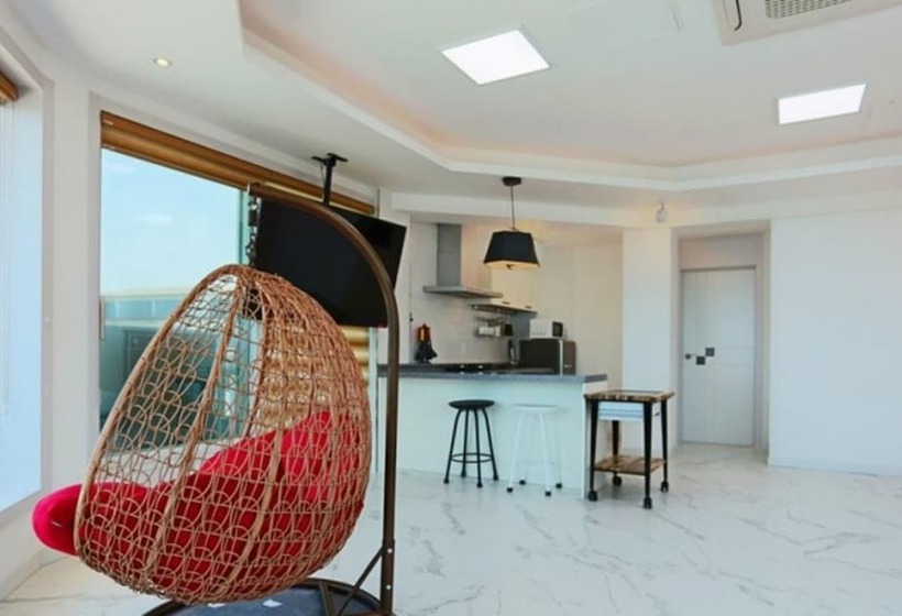 Pohang Damodi Pool Villas Pension