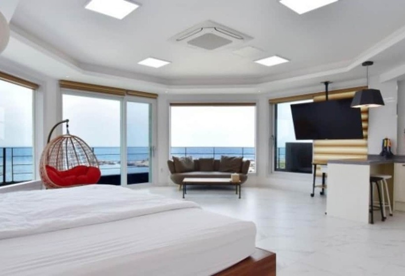 Pohang Damodi Pool Villas Pension