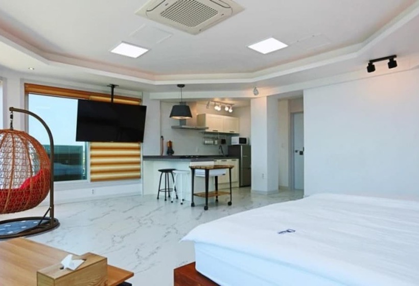 Pohang Damodi Pool Villas Pension