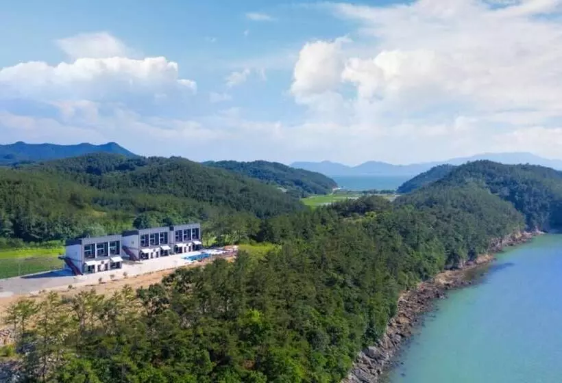 Yeosu Beach Castle Pension
